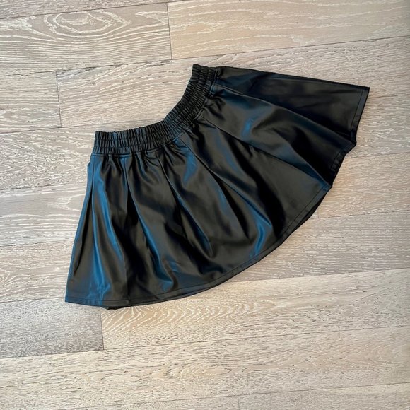 NWT | Fashion Nova | Faux Leather Pleated Skirt | Medium | Black - Picture 10 of 13